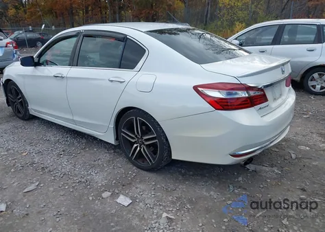 2017 Honda Accord Sport z USA, uszkodzony, nr VIN 1HGCR2F51HA066100